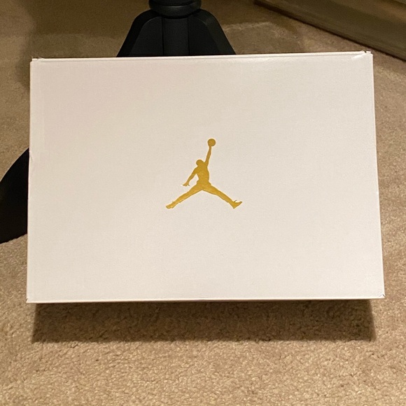 ** SOLD ** Jordan womens p(her)spective mid SE - Picture 5 of 7